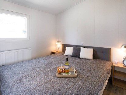 Luxuscamping - getrennte Schlafbereiche - Ostsee - Mobilheime direkt an der Ostsee Mobilheim mit Seeblick an der Flensburger-Förde