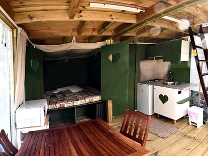 Luxuscamping - Art der Unterkunft: Lodgezelt - Mittelmeer - Innenraum des Lodge-Zeltes - Camping Mare Monti M&M Double Lodge