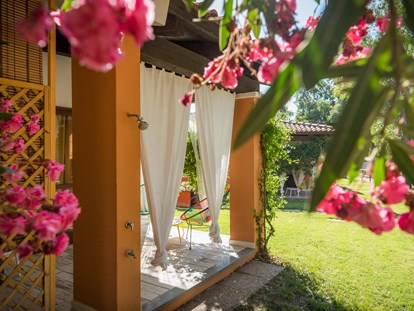 Luxuscamping - Terrasse - Costa del Sud - Tiliguerta Glamping & Camping Village Deluxe-Einzimmer-Bungalows 