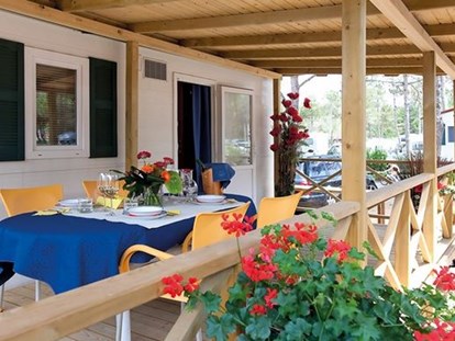 Luxuscamping - Dusche - Cavallino-Treporti - Terrasse - Camping Vela Blu Mobilheim Top Residence Gold am Camping Vela Blu