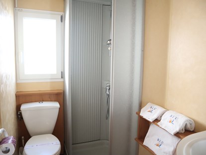 Luxuscamping - WC - Cavallino-Treporti - Badezimmer - Camping Vela Blu Mobilheim Torcello Plus Gold auf Camping Vela Blu