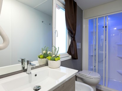 Luxuscamping - WC - Cavallino-Treporti - Badezimmer - Camping Vela Blu Mobilheim Top Residence Platinum auf Camping Vela Blu