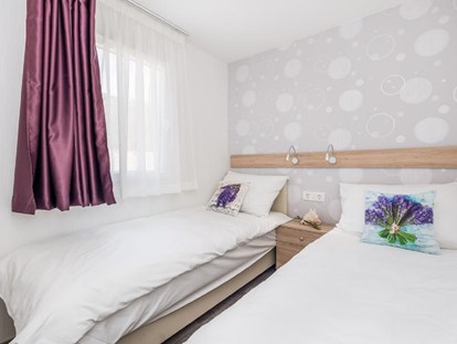 Luxuscamping - Kühlschrank - Split - Dubrovnik - second badroom - Lavanda Camping**** Premium Mobile Home with sea view