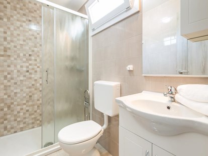 Luxuscamping - Kühlschrank - Split - Dubrovnik - bathroom - Lavanda Camping**** Premium Mobile Home with sea view