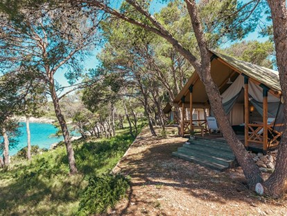 Luxuscamping - Hunde erlaubt - Zadar - Šibenik - Glamping Lodges im  Obonjan Island Resort - Obonjan Island Resort Glamping Lodges