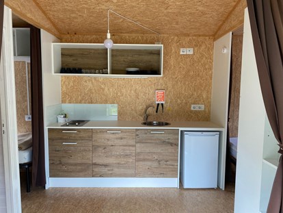Luxuscamping - Art der Unterkunft: Safari-Zelt - Montorfano - Küche im Maxi tent auf Camping Montorfano - Camping Montorfano Maxi tents