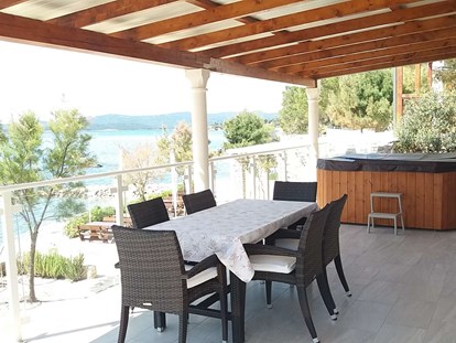 Luxuscamping - Kroatien - Deluxe Sea Mobile Home mit Whirlpool - Lavanda Camping**** Deluxe Sea Mobile Home mit Whirlpool