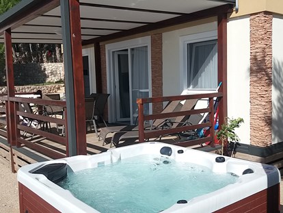 Luxuscamping - Klimaanlage - Dubrovnik - Deluxe mobile home with whirlpool 40m2 with terrace - sea view - Lavanda Camping**** Deluxe Sea Mobile Home mit Whirlpool