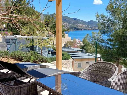 Luxuscamping - Parkplatz bei Unterkunft - Kroatien - Terrace - Lavanda Camping**** Premium Tris Mobile Home