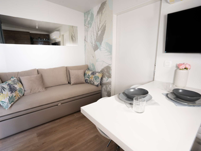 Luxuscamping - Kaffeemaschine - Orebić - Kitchen & living room - Lavanda Camping**** Premium Tris Mobile Home
