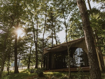 Luxuscamping - Art der Unterkunft: Mobilheim - Pomurje - Lake House With Wooden Tent - Falkensteiner Premium Camping Lake Blaguš - Falkensteiner Premium Camping Lake Blaguš Lake House With Wooden Tent (Mittelreihe)