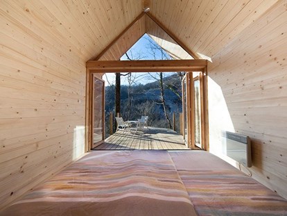 Luxuscamping - Bad und WC getrennt - Slowenien - Holzhütte Lilija - Kamp Koren Kobarid Holzhütte „Glamping Lilija“