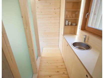 Luxuscamping - Bad und WC getrennt - Slowenien - Kamp Koren Kobarid Holzhütte „Glamping Lilija“