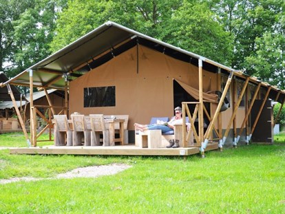 Luxuscamping - Art der Unterkunft: Lodgezelt - Loir et Cher - Safari Lux Tent von außen - Domaine des Alicourts Safari Lux Tent für 5 Personen auf Domaine des Alicourts