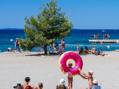 Luxuscamping - Kühlschrank - Zadar - Šibenik - Der Strand - Zaton Holiday Resort Mobilheime auf Zaton Holiday Resort