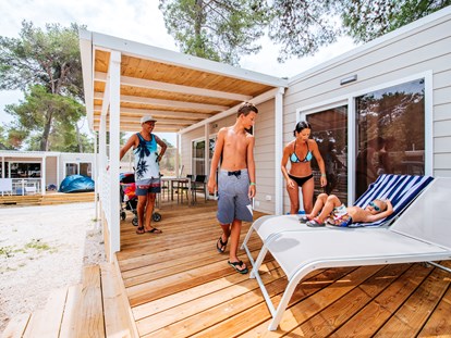 Luxuscamping - Sonnenliegen - Dalmatien - Mobilheime Superior - Zaton Holiday Resort Mobilheime auf Zaton Holiday Resort