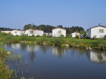 Luxuscamping - Gartenmöbel - Lüneburger Heide - Chalet am Biotop - Südsee-Camp Chalet Typ 1 am Südsee-Camp