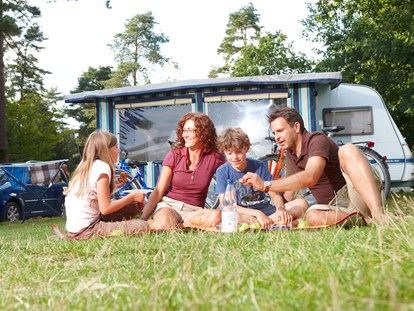 Luxuscamping - WC - Lüneburger Heide - Familie Wohnwagen - Südsee-Camp Wohnwagen Typ 4 am Südsee-Camp