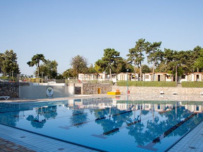 Luxuscamping - Gebetsroither - Italien - Am Pool - Camping Village Mare Pineta - Gebetsroither Luxusmobilheim von Gebetsroither am Camping Village Mare Pineta