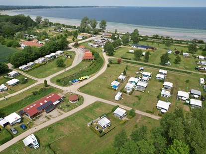 Luxuscamping - Unterkunft alleinstehend - Mecklenburg-Vorpommern - Das Wohnheim steht auf dem ostseequelle.camp - ostseequelle.camp Wohnmobilheim für max. 6 Personen