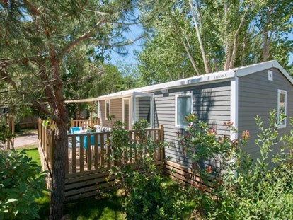 Luxuscamping - Heizung - Béziers - Cottage "PMR" für 4 Personen am Camping Le Sérignan Plage - Camping Le Sérignan Plage Cottage "PMR" für 4 Personen am Camping Le Sérignan Plage