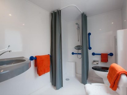 Luxuscamping - WC - Sérignan - Rollstuhlgerechte Sanitäranlage - Camping Le Sérignan Plage Cottage "PMR" für 4 Personen am Camping Le Sérignan Plage