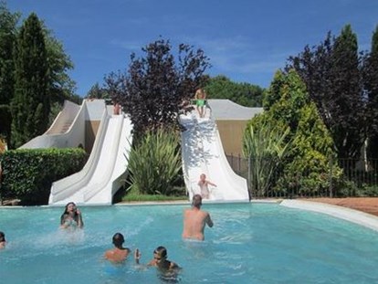 Luxuscamping - WC - Sérignan - Pool mit Wasserrutschen - Camping Le Sérignan Plage Cottage "PMR" für 4 Personen am Camping Le Sérignan Plage
