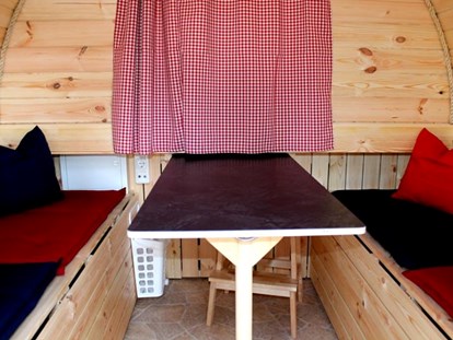 Luxuscamping - Art der Unterkunft: Schlaffass - Mecklenburg-Vorpommern - Ausziehbarer Tisch - Camping Pommernland Campingfässer auf Camping Pommernland