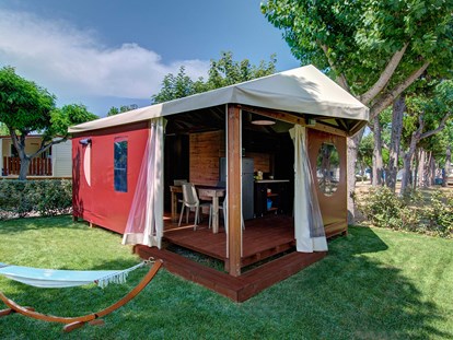 Luxuscamping - Kühlschrank - Adria - Eurcamping Mini Lodge Lagrein auf  Eurcamping 