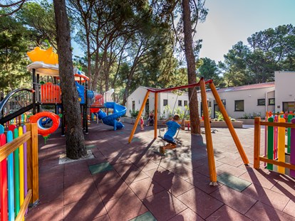 Luxuscamping - getrennte Schlafbereiche - Kinderspielplatz - Camping Cikat Luxuriöse Mobilheime Typ Freed-Home auf Camping Cikat