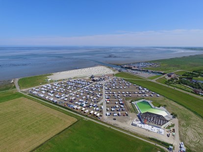 Luxuscamping - Preisniveau: günstig - Nordseeküste - Nordseestrand in Dornumersiel Pipowagen auf dem Campingplatz am Nordseestrand in Dornumersiel