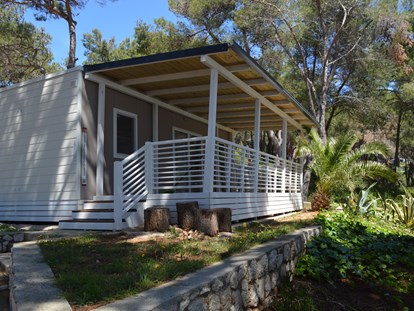 Luxuscamping - Terrasse - Zadar - Šibenik - Camping Cikat - Gebetsroither Luxusmobilheim von Gebetsroither am Camping Cikat