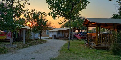 Luxuscamping - Art der Unterkunft: Safari-Zelt - Italien - Sunlodge Jungle Zelte am Campingplatz - Camping Village Cavallino - Suncamp SunLodge Jungle von Suncamp auf Camping Village Cavallino
