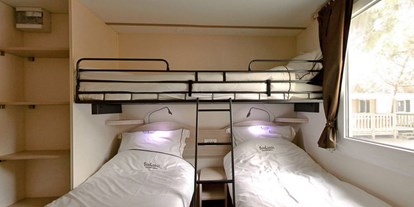 Luxuscamping - Dusche - Poreč/Tar - Kinderschlafzimmer - Camping Resort Lanterna - Suncamp SunLodge Redwood von Suncamp auf Camping Resort Lanterna