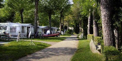 Luxury camping - WC - Gardasee - Verona - Glamping auf Camping Bella Italia - Camping Bella Italia - Suncamp SunLodge Redwood von Suncamp auf Camping Bella Italia