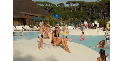 Luxuscamping - Terrasse - Livorno - Glamping auf Camping Village - Park Albatros - Camping Village - Park Albatros - Suncamp SunLodge Aspen von Suncamp auf Camping Village - Park Albatros