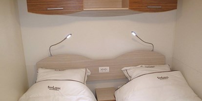 Luxuscamping - getrennte Schlafbereiche - Funtana - Einzelbetten - Camping Bijela Uvala - Suncamp SunLodge Aspen von Suncamp auf Camping Bijela Uvala