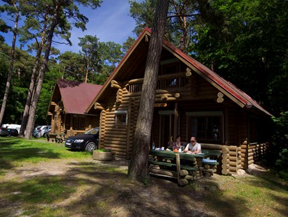 Luxuscamping - Dusche - Vorpommern - Blockhaus für 2-4 Personen - Camping Pommernland Finnische Blockhäuser auf Camping Pommernland 