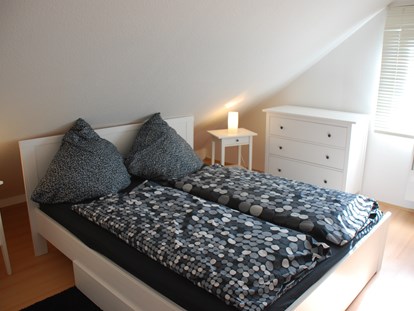 Luxuscamping - getrennte Schlafbereiche - Emsland, Mittelweser ... - 1. Schlafzimmer im OG - Falkensteinsee Ferienhaus am See