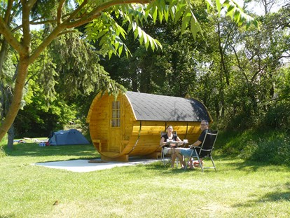 Luxuscamping - Art der Unterkunft: Hütte/POD - Stuttgart / Kurpfalz / Odenwald ... - Camping Schwabenmühle Schlaffass auf Camping Schwabenmühle