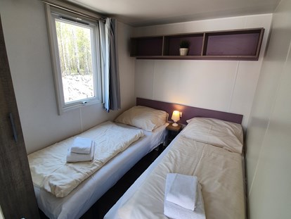 Luxuscamping - Gartenmöbel - Soltau - Zimmer 2 - Campingplatz "Auf dem Simpel" Mobilheime auf Campingplatz "Auf dem Simpel"