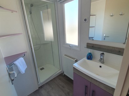 Luxuscamping - Bad und WC getrennt - Soltau - Badezimmer - Campingplatz "Auf dem Simpel" Mobilheime auf Campingplatz "Auf dem Simpel"