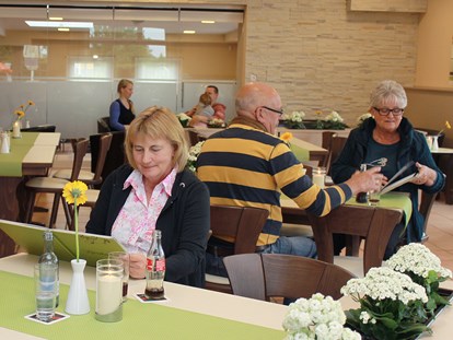 Luxuscamping - Kaffeemaschine - Deutschland - Entspannen mit Geschmack im Restaurant "Oase" - ganzjährig geöffnet - Ostseecamping Ferienpark Zierow Mobilheime und Ferienhäuschen im Ostseecamping Ferienpark Zierow