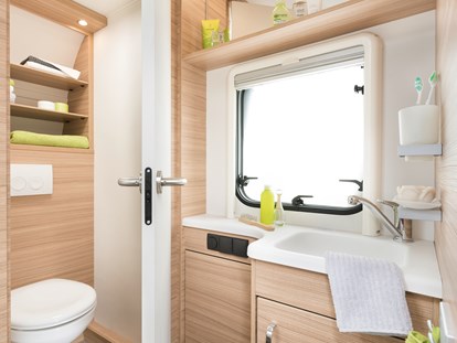 Luxuscamping - Kühlschrank - Gelting - Spül WC im Caravan - Mobilheime direkt an der Ostsee Glamping Caravan