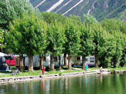 Luxuscamping - Gartenmöbel - Wallis - Direkt am Wasser - Camping Swiss-Plage Chalet am Camping Swiss-Plage