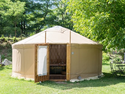 Luxuscamping - Preisniveau: moderat - Schweiz - Camping Bellinzona Mongolische Jurte am Camping Bellinzona
