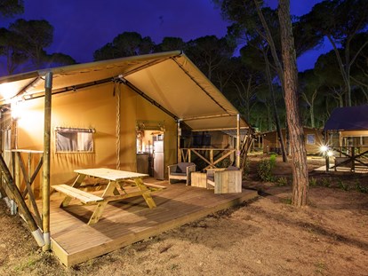 Luxuscamping - WC - Ostfriesland - Safari-Zeltlodge mit Terrasse - Freizeitpark "Am Emsdeich" Safari Zeltlodge mit exklusiver Ausstattung