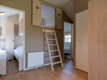 Luxuscamping - Preisniveau: gehoben - Nord Overijssel - Bettnische - Camping De Kleine Wolf Lodges 6 Personen auf  Camping De Kleine Wolf