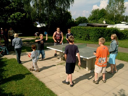 Luxuscamping - Preisniveau: moderat - Schwarzwald - Tischtennis - Camping Schüttehof Mobilheime auf Camping Schüttehof