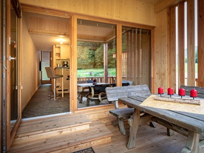 Luxuscamping - WC - Faaker-/Ossiachersee - Terrasse - Urlaub am Bauernhof am Ossiacher See Glamping Lodges am Prefelnig Teich: Urlaub am Bauernhof am Ossiacher See